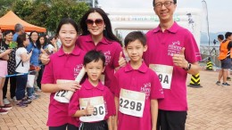 Former financial secretary Antony Leung and his family join a Heifer charity event. Leung makes a political comeback by giving diagnosis on education.