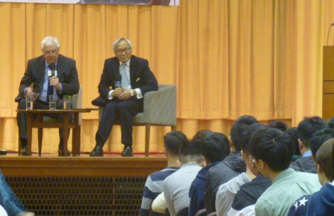 Last governor Lord Patten takes up challenge from university students over his opposition against calls for Hong Kong independence at HKU's Lok Yew Hall.