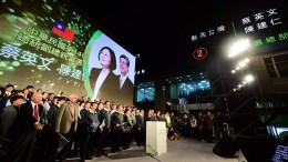 Tsai Ing-wen, Taiwan's president-elect, leads his campaign team to express gratitude to supporters in a post-victory rally on Saturday.